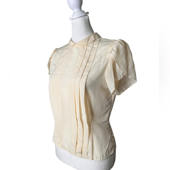 Vintage 50s ivory-cream feminine pleated button back blouse. Peter Pan collar - Picture 3 of 14